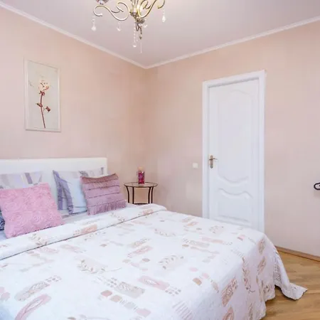 Apartment 3-Rooms Lux Apartment Kuibisheva Str 69 Minsk