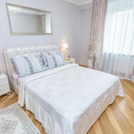 Apartment 3-Rooms Lux Apartment Kuibisheva Str 69