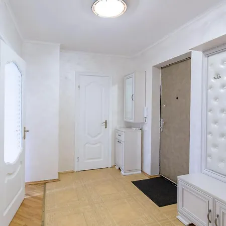 Apartment 3-Rooms Lux Apartment Kuibisheva Str 69 *