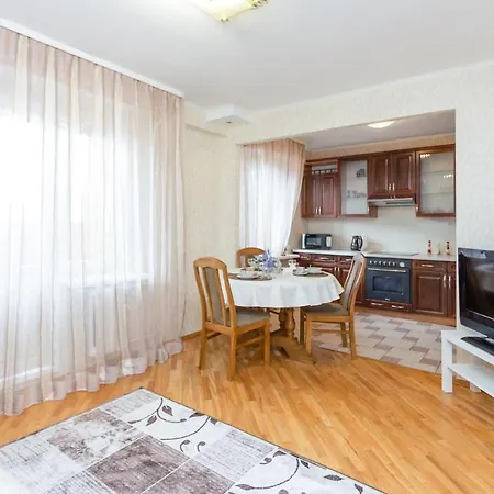 3-Rooms Lux Apartment Kuibisheva Str 69 *